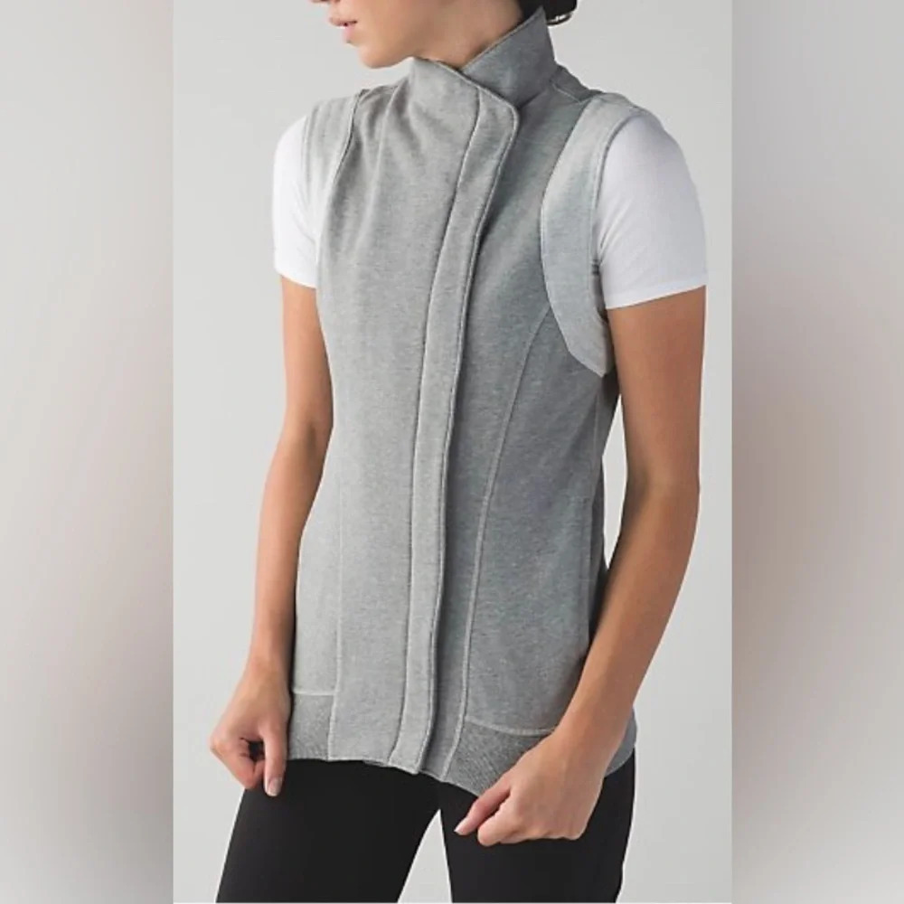 Lululemon Athletica Versa Vest Zip Up Fleece Lined Running Activewear Size 4